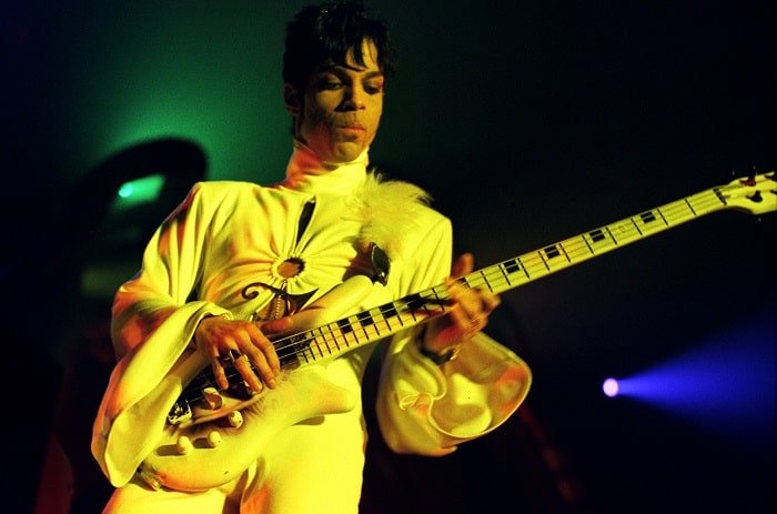 prince arsenio hall show 1991 -Playing Guitar 