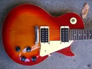This guitar sports a standard Les Paul shape with a mahogany body