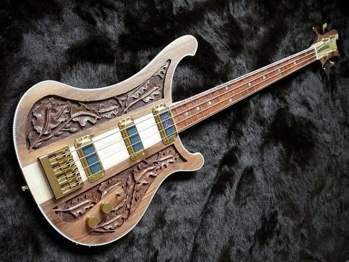The most interesting part of this particular Rickenbacker creation is the design of the guitar itself.