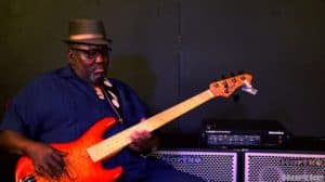 who is stevie wonder bass player