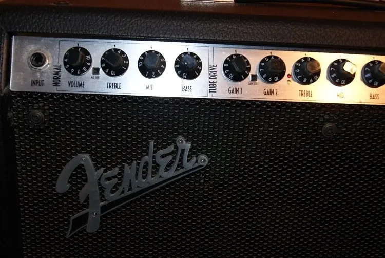 front face Amp with the large Fender logo