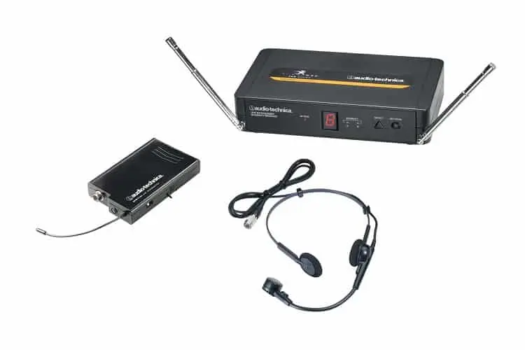 Audio-Technica ATW R700 uses UHF frequency band to operate. It supports 8 different channel, and is capable of automatic frequency scanning.