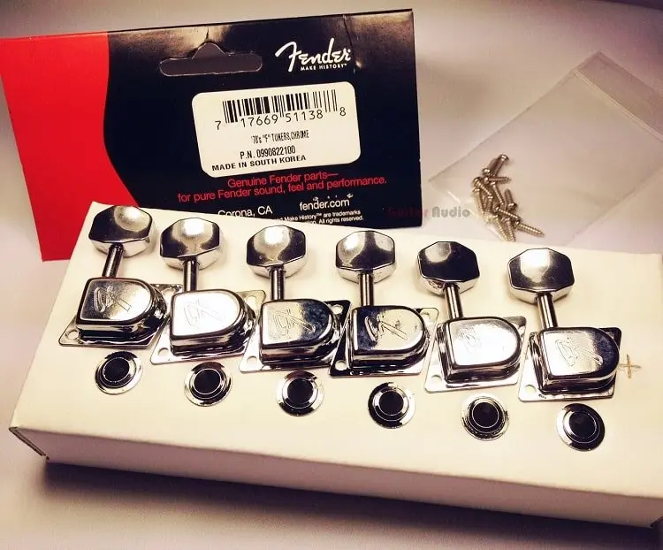 Box set of Fender tuners 