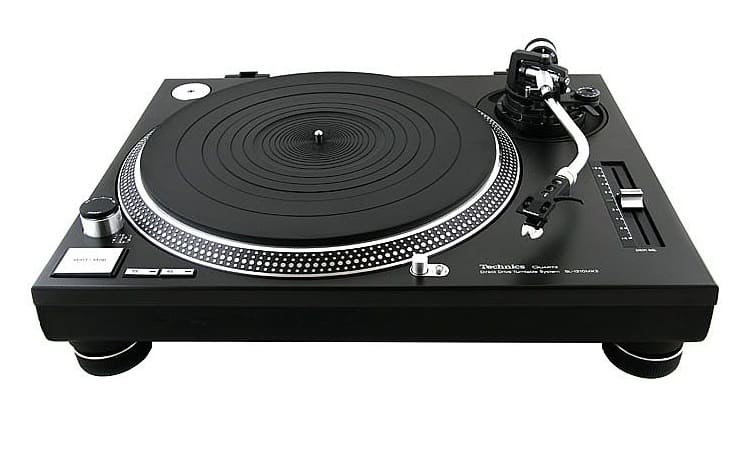 Turntable comes in a sturdy enclosure that screams quality in every way possible